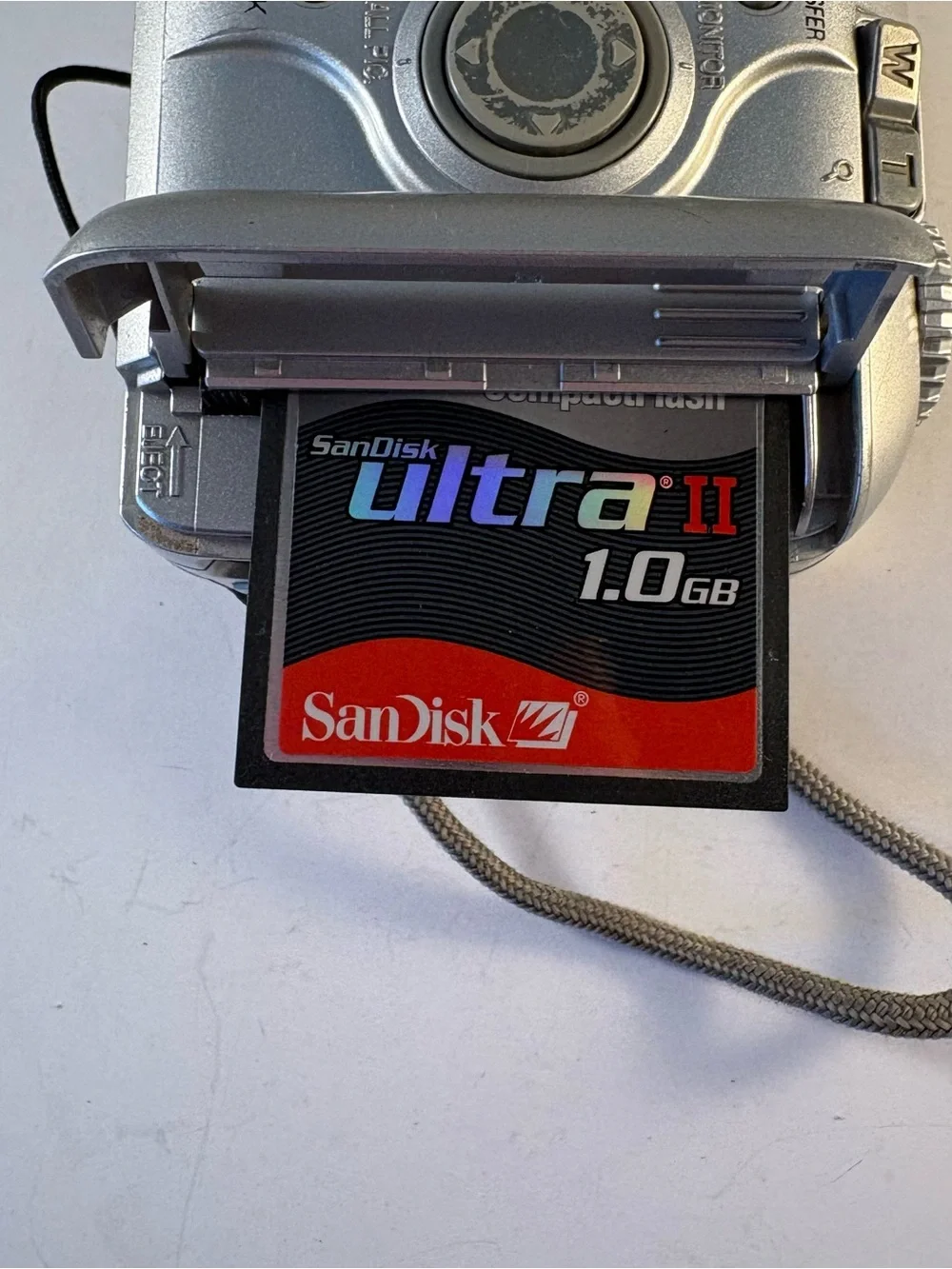 Nikon COOLPIX 4300 4.0MP Digital Camera Silver Memory Card Case BatteryUNTESTED